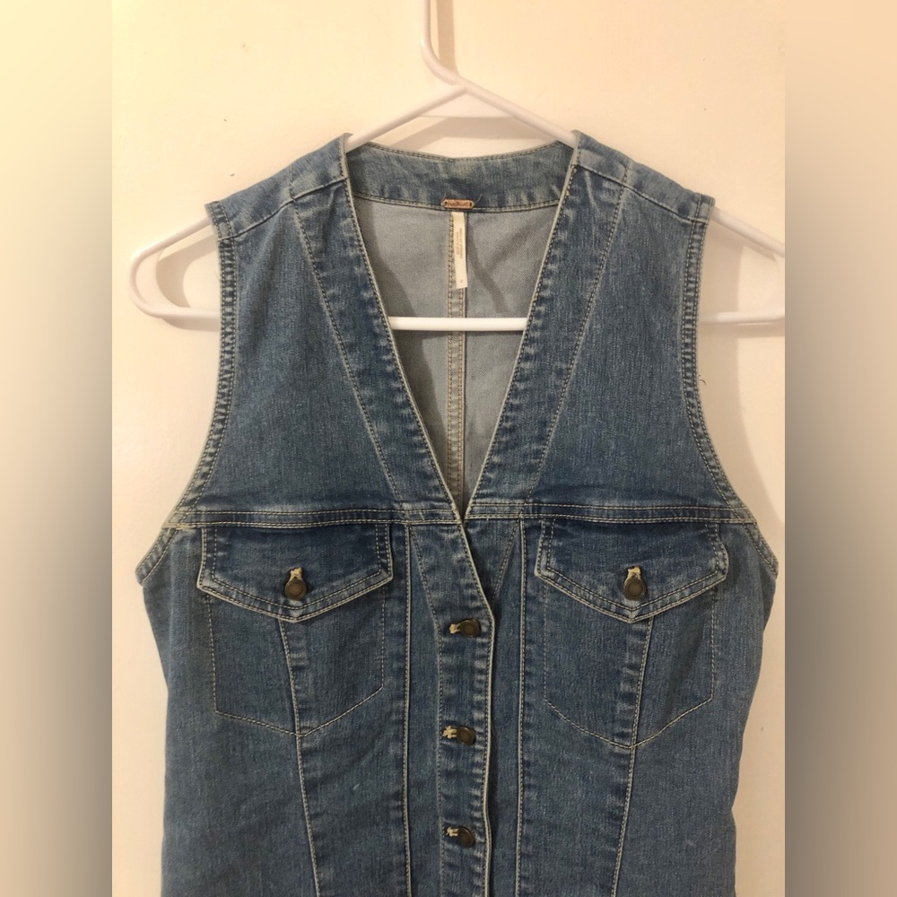 Free People Blue Button-Front Mini Denim Dress size 2 grunge sleeveless v neck - Picture 2 of 9